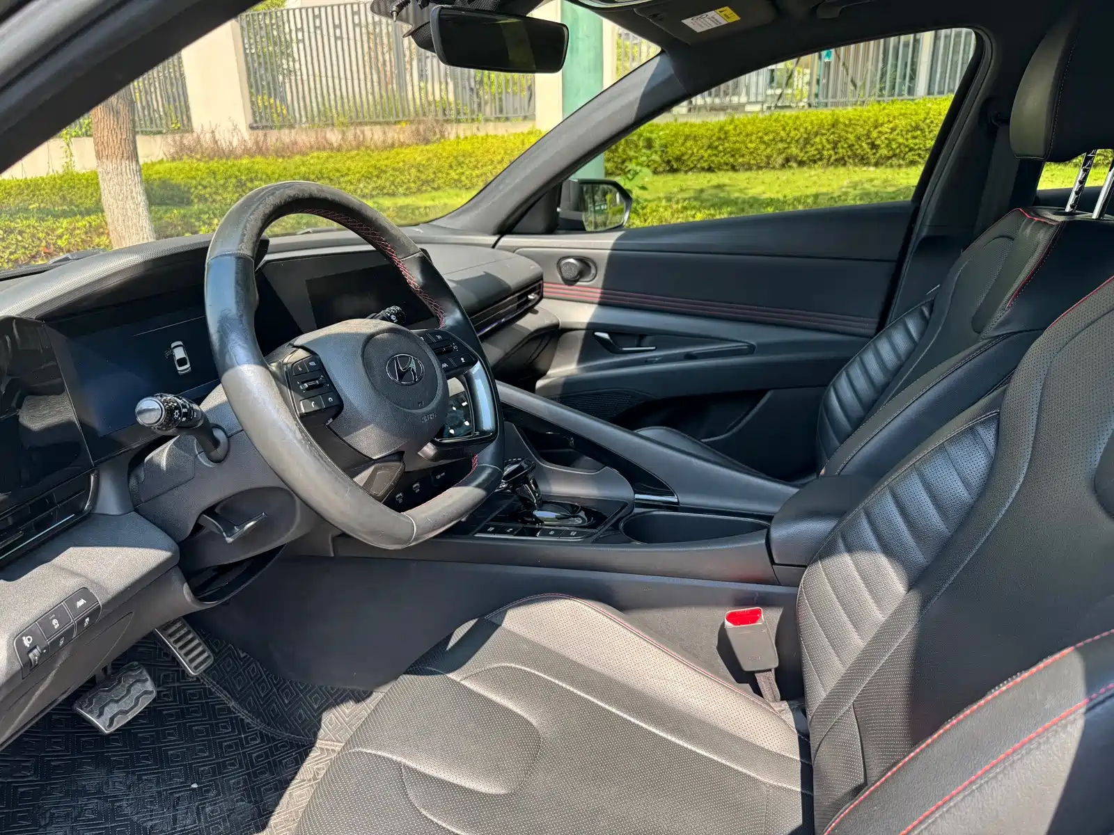 Фото 4 - Hyundai Elantra