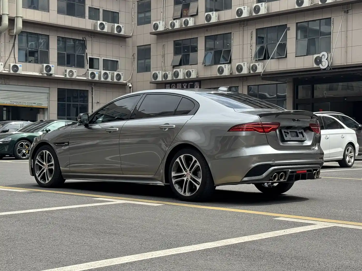 Jaguar XEL 2020 2.0T 200PS R-DYNAMIC S Progressive Sport Edition фото 14