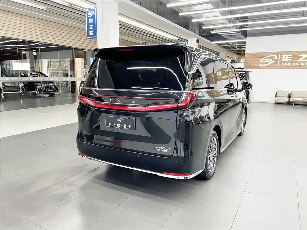 Lexus LM 2023 500h 6-Seater Prestige Edition фото 6