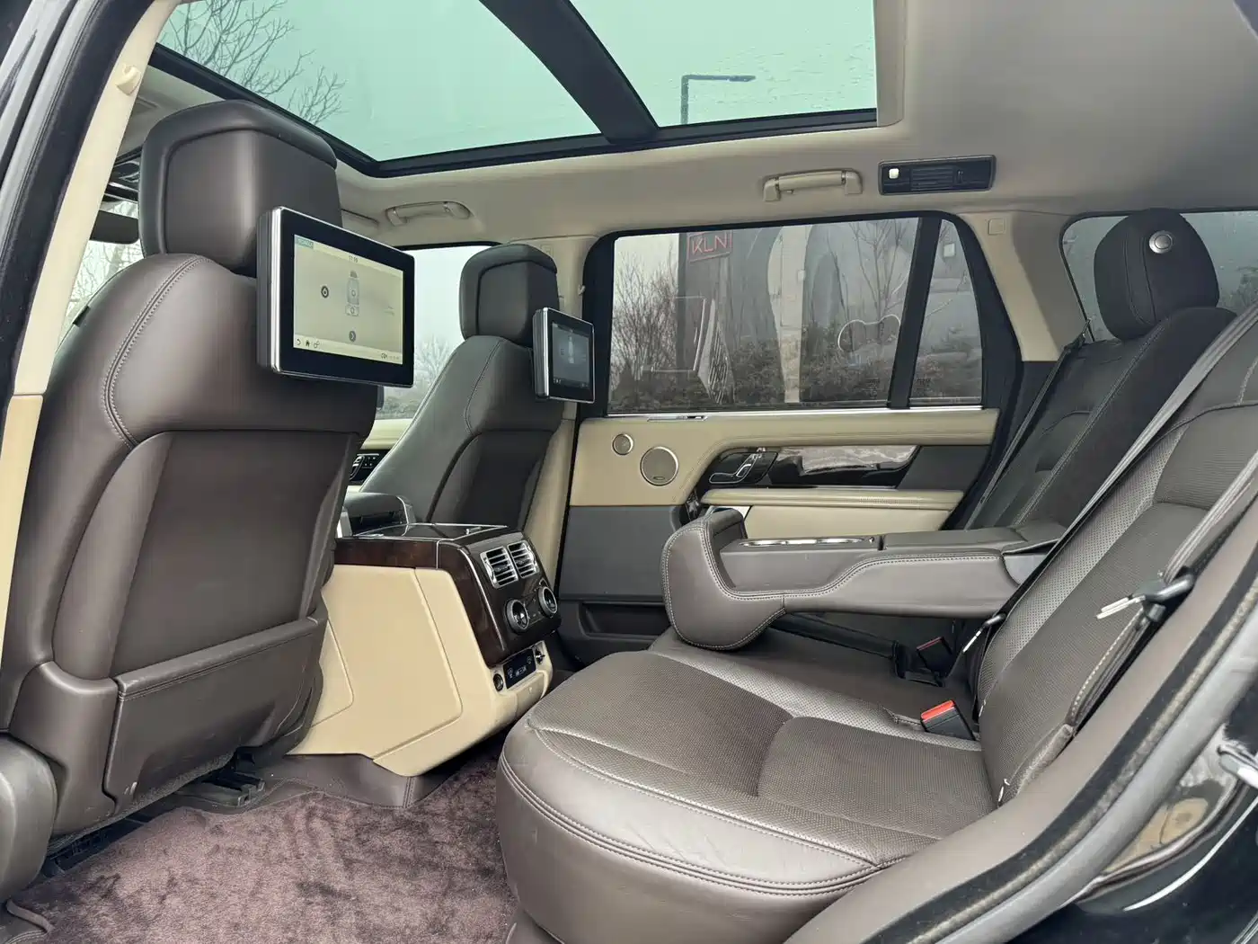 Land Rover Range Rover 2020 3.0 L6 Heritage Extended Edition фото 5