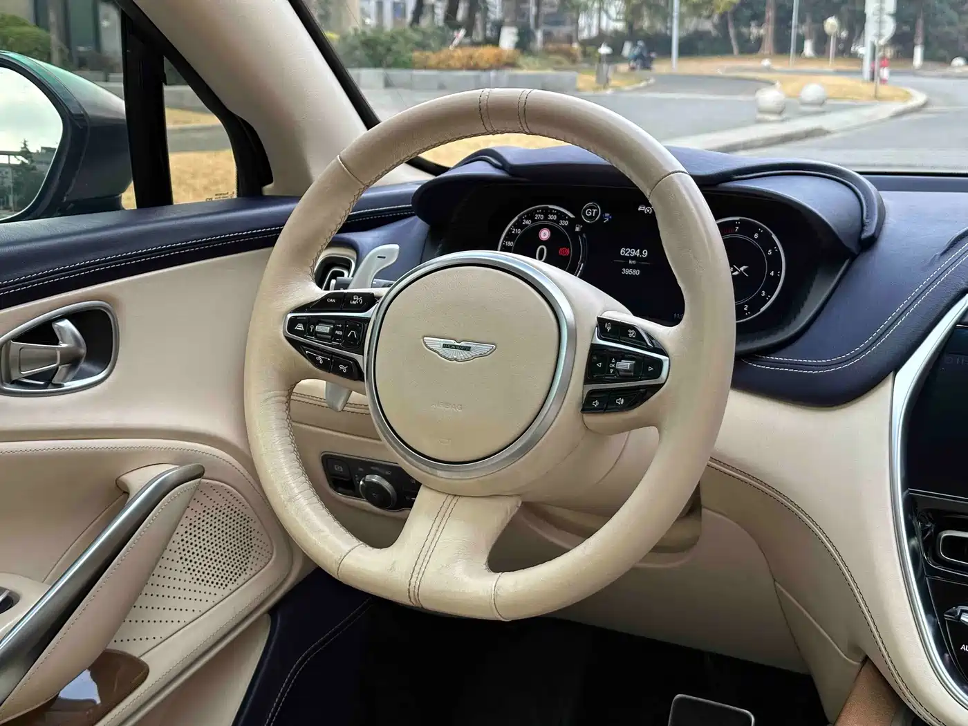 Aston Martin DBX 2021 2021 4.0T V8 Enigma of Elegance