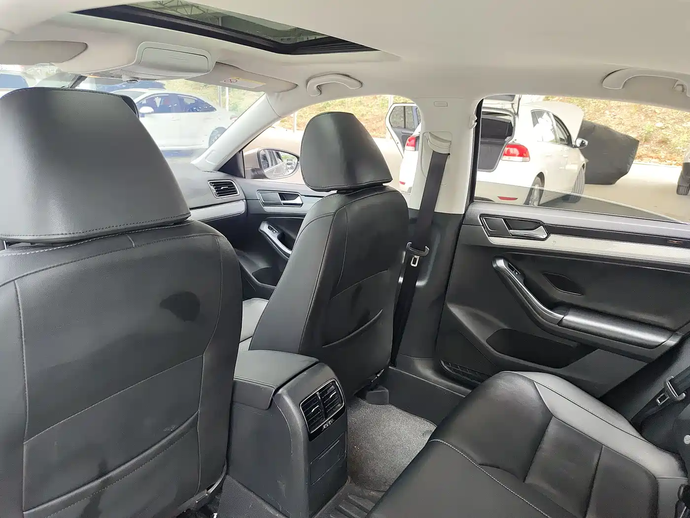 Volkswagen Sagitar 2017 1.6L Automatic Comfort фото 13