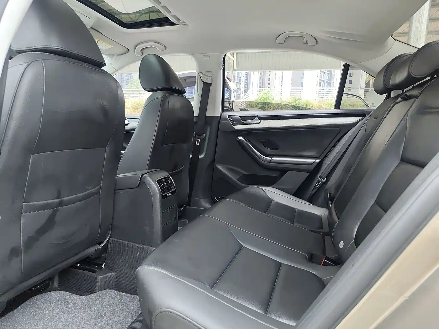 Volkswagen Sagitar 2017 1.6L Automatic Comfort фото 14