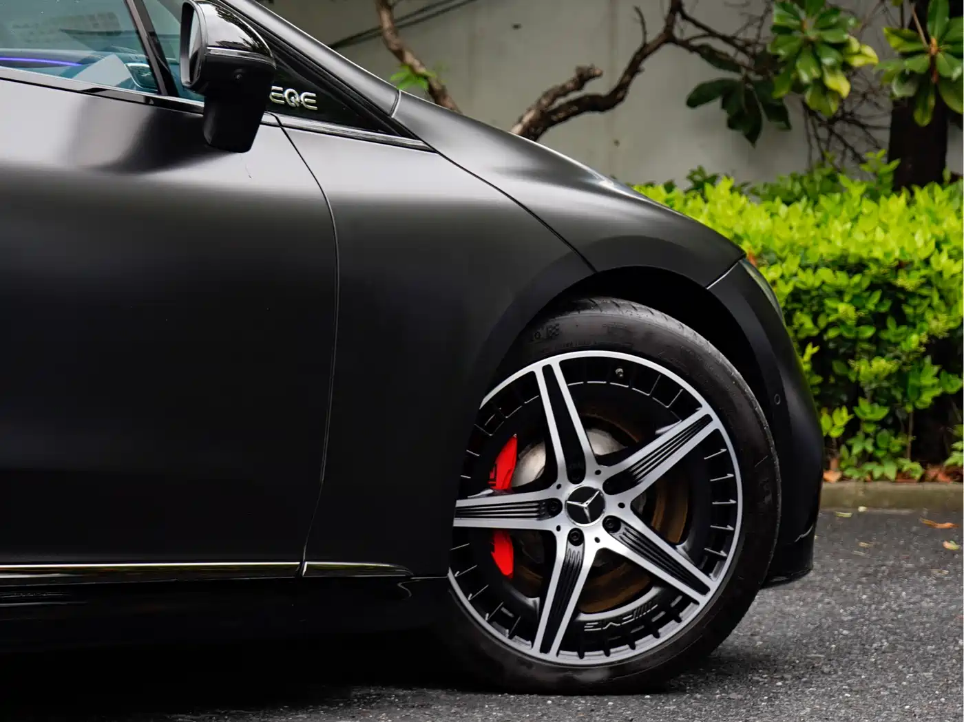 MERCEDES-BENZ EQE AMG