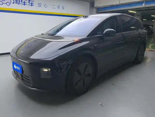 Li Auto Li i8 2025
