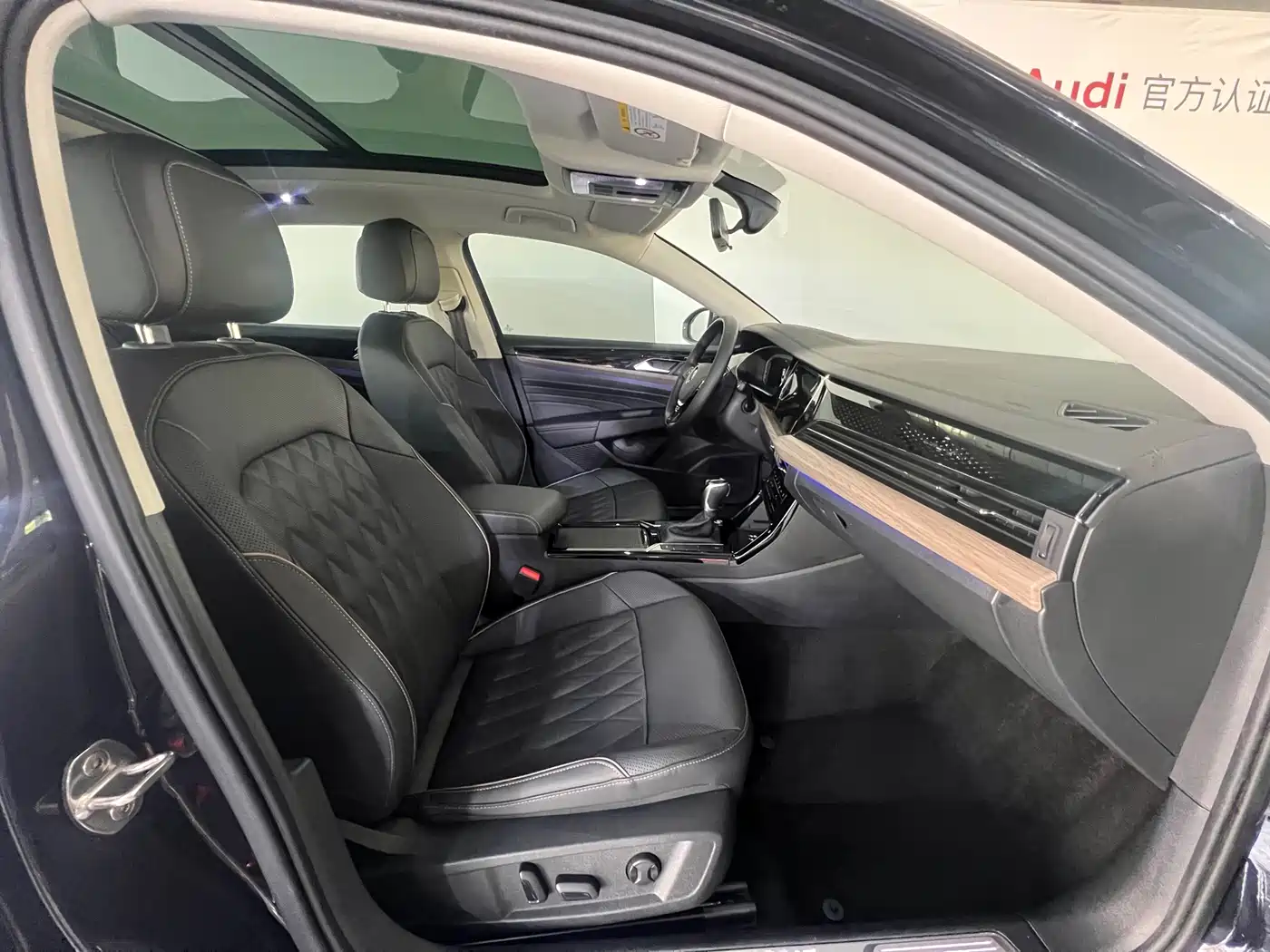 Volkswagen Passat 2020 Facelift 330TSI Luxury China VI фото 15