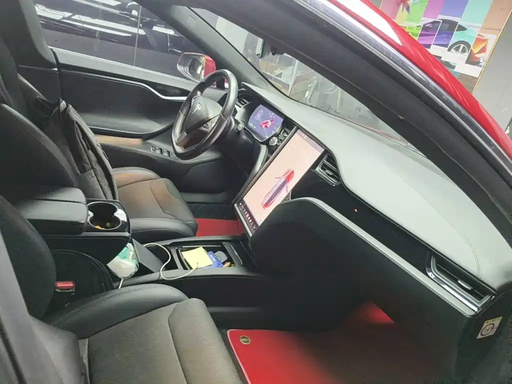 Фото 10 - Tesla Model S