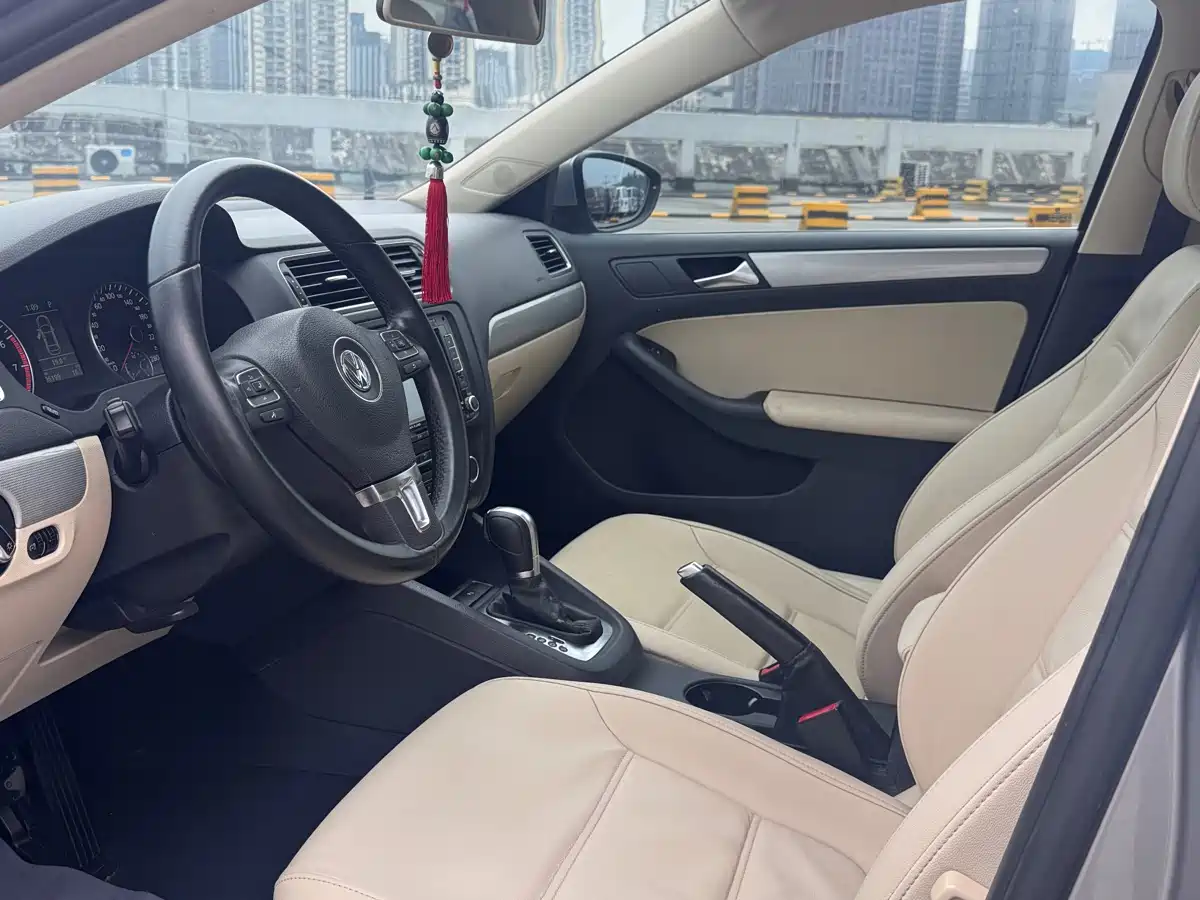 Volkswagen Sagitar 2014 1.4TSI Automatic Luxury фото 13