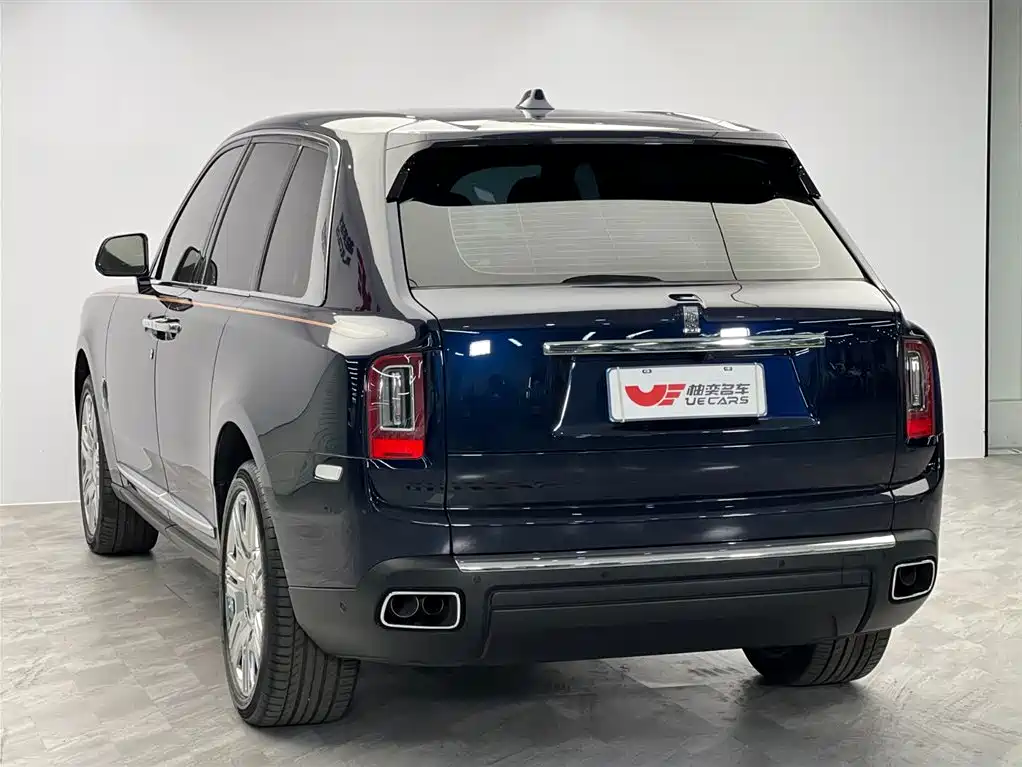 Фото 6 - Rolls-Royce Cullinan