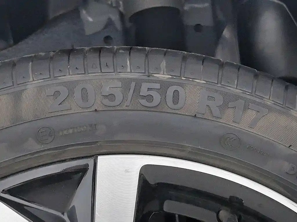 Фото 24 - Roewe i5