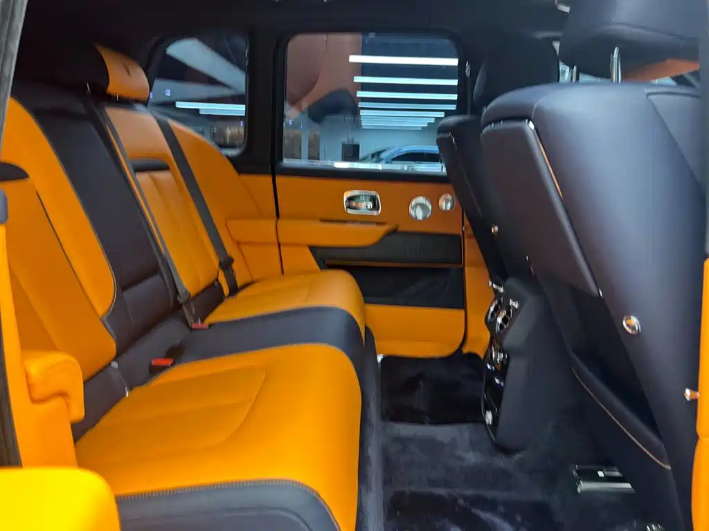 Фото 23 - Rolls-Royce Cullinan