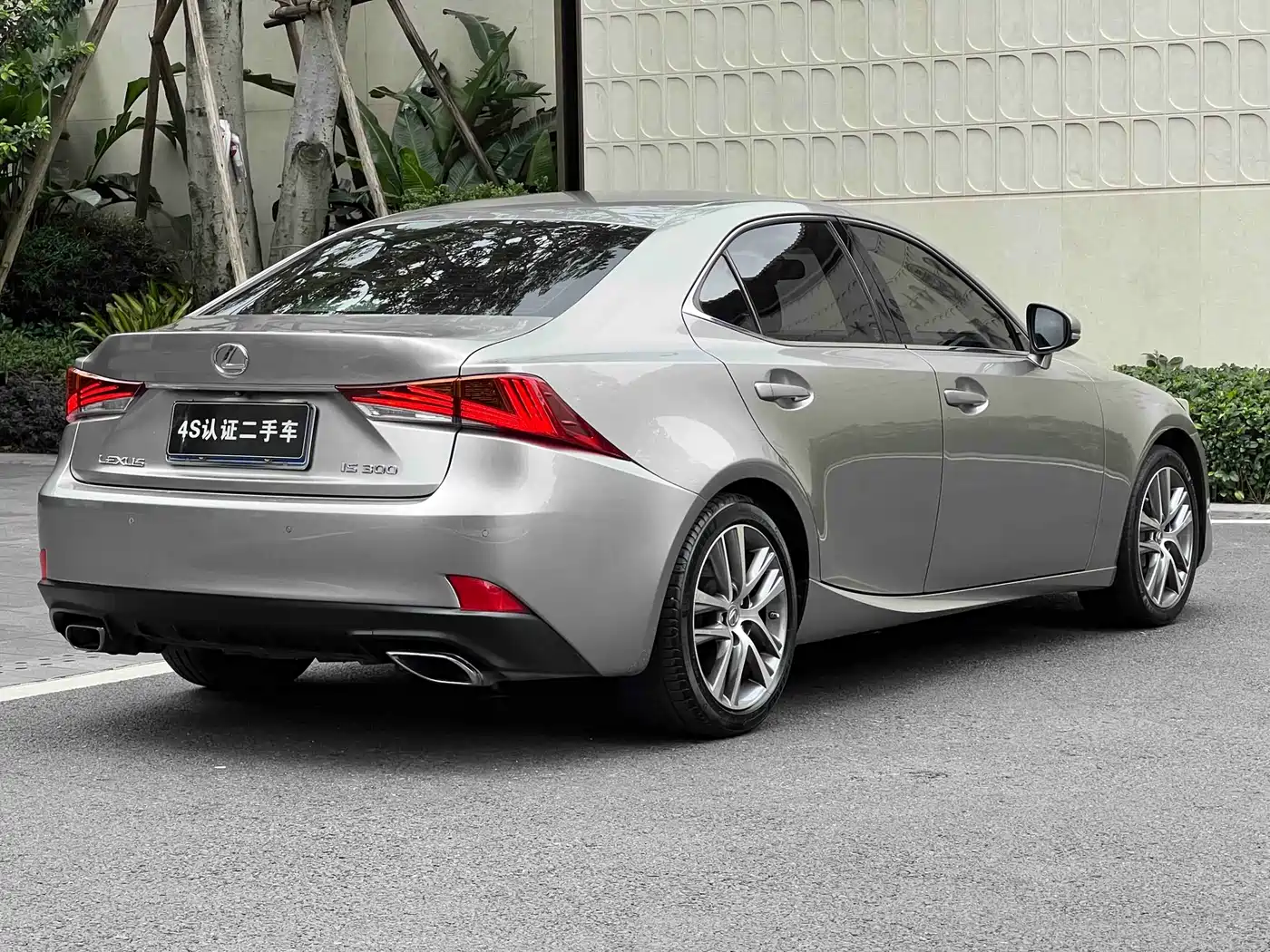 Lexus IS 2017 300 Leading Edition фото 4