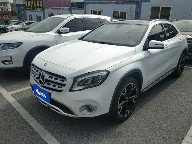 MERCEDES-BENZ GLA