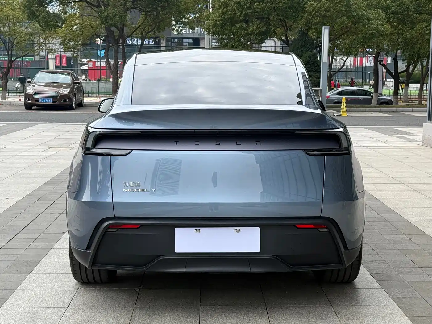 TESLA MODEL Y