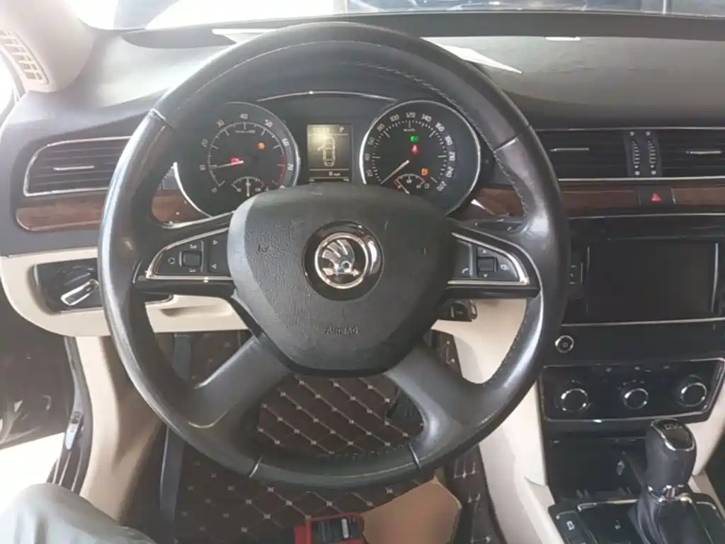 صورة 11 - Škoda Superb
