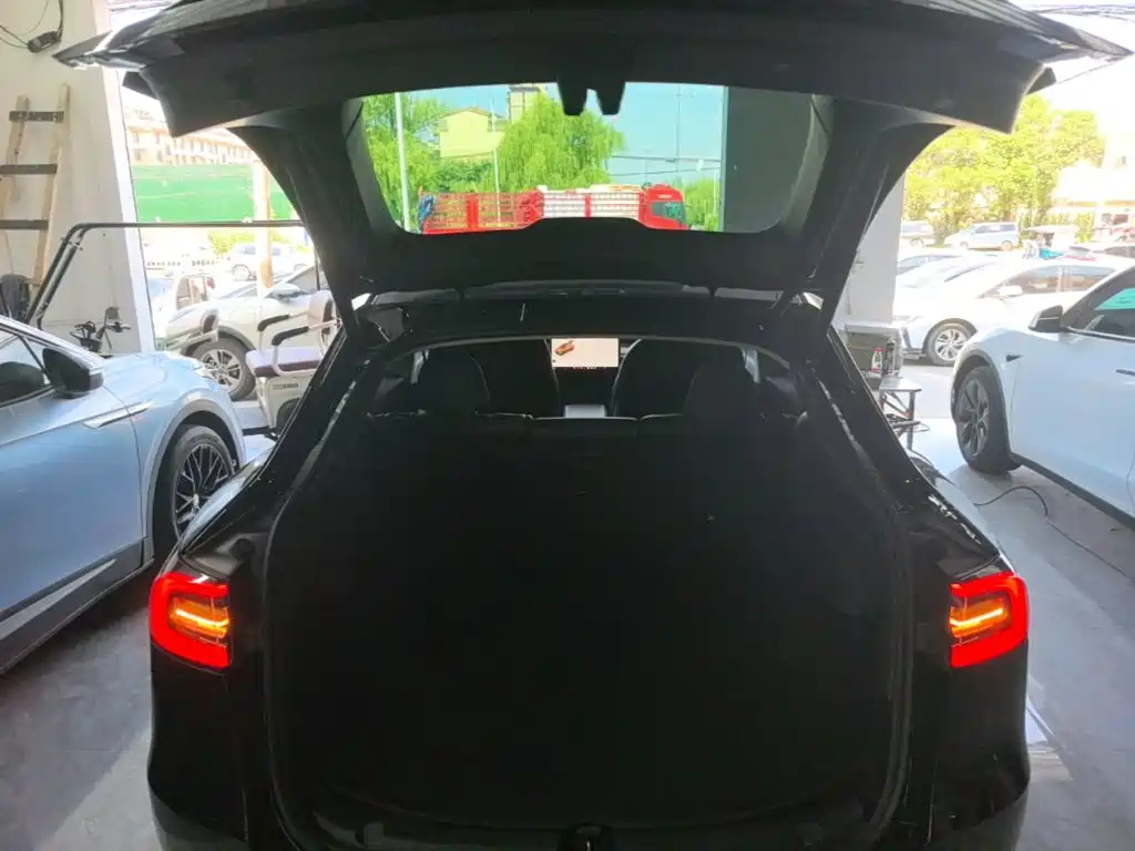 Фото 19 - Tesla Model Y
