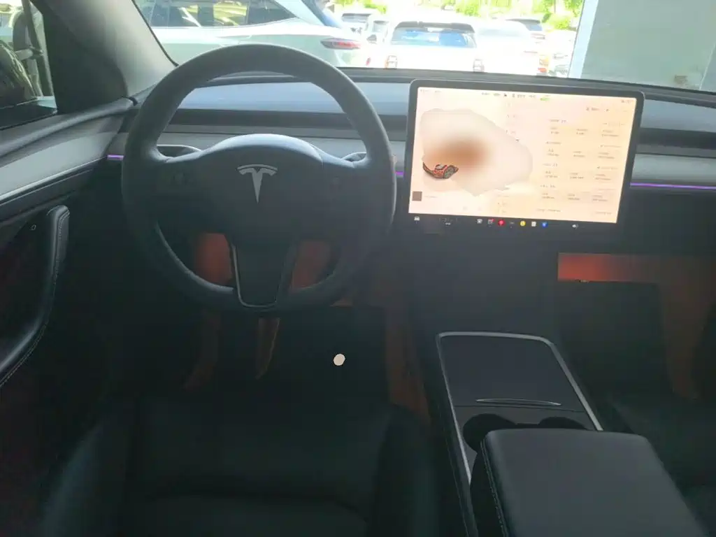 Фото 11 - Tesla Model Y