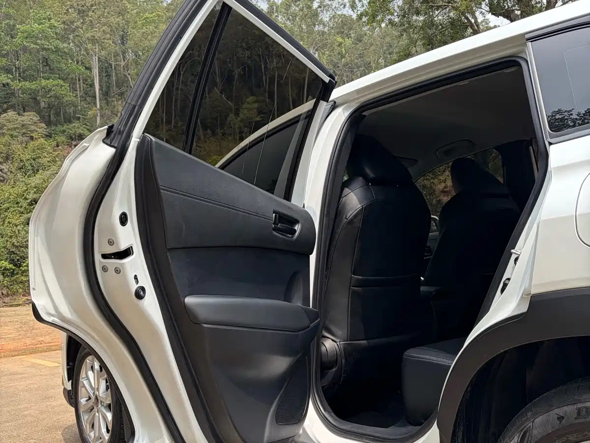 Toyota Frontlander 2023 2.0L CVT Elite Edition фото 18