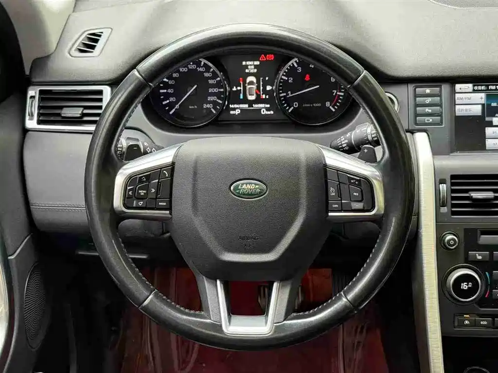 Land Rover Discovery Sport (Import) 2015 2.0T SE фото 6
