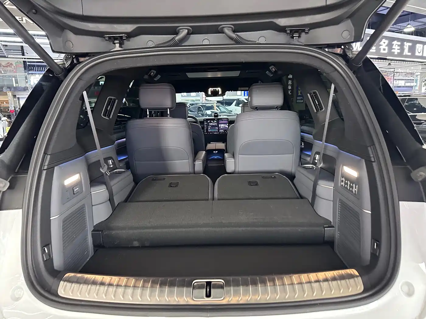 NIO ES8 2026 2025 Model 6-Seat Executive Luxury Edition