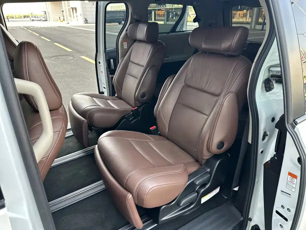 صورة 27 - Toyota Sienna