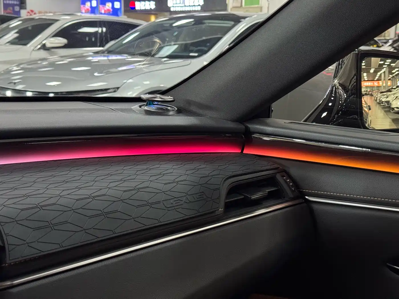 Lexus ES 2023 200 Excellence Edition фото 25