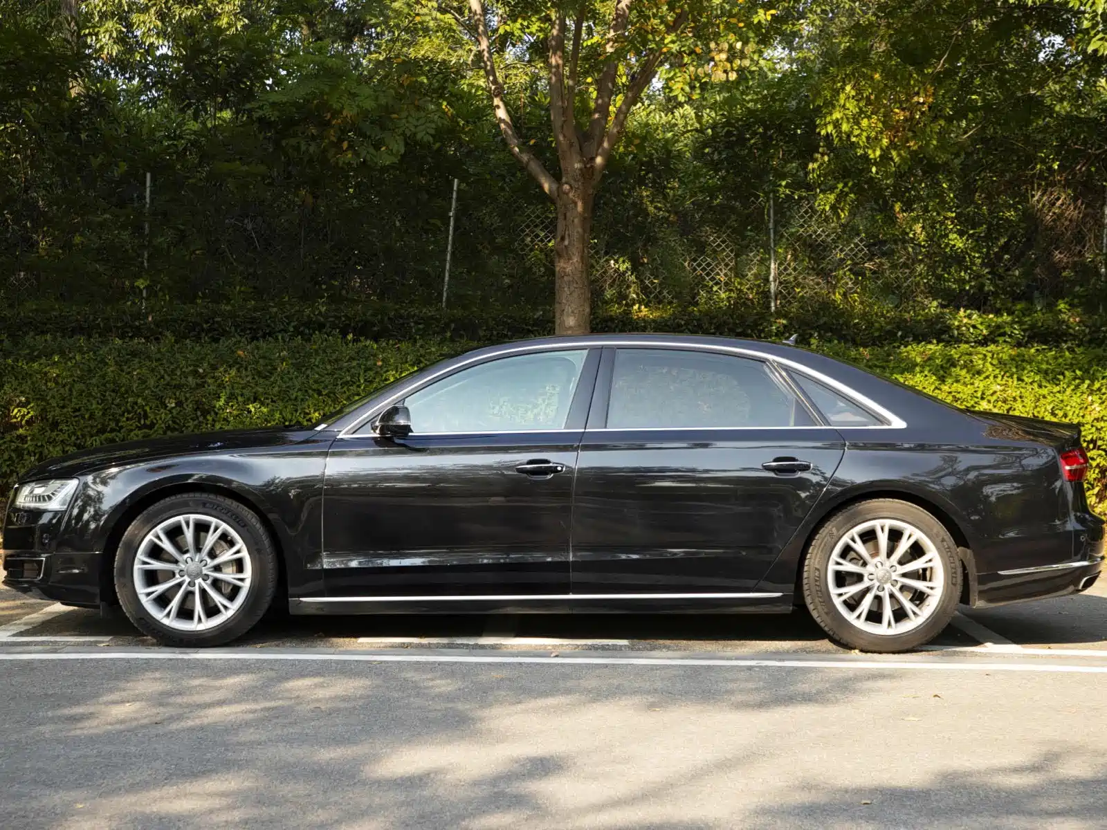 Photo 7 - Audi A8
