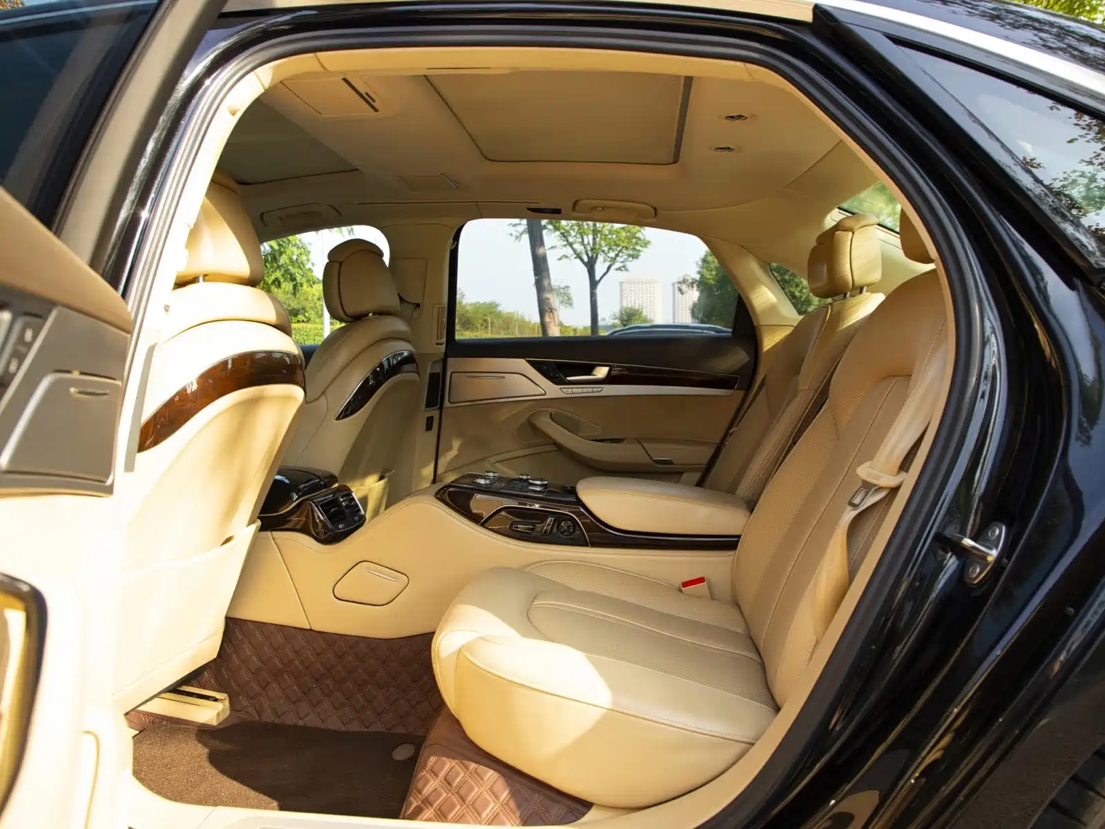 Photo 12 - Audi A8