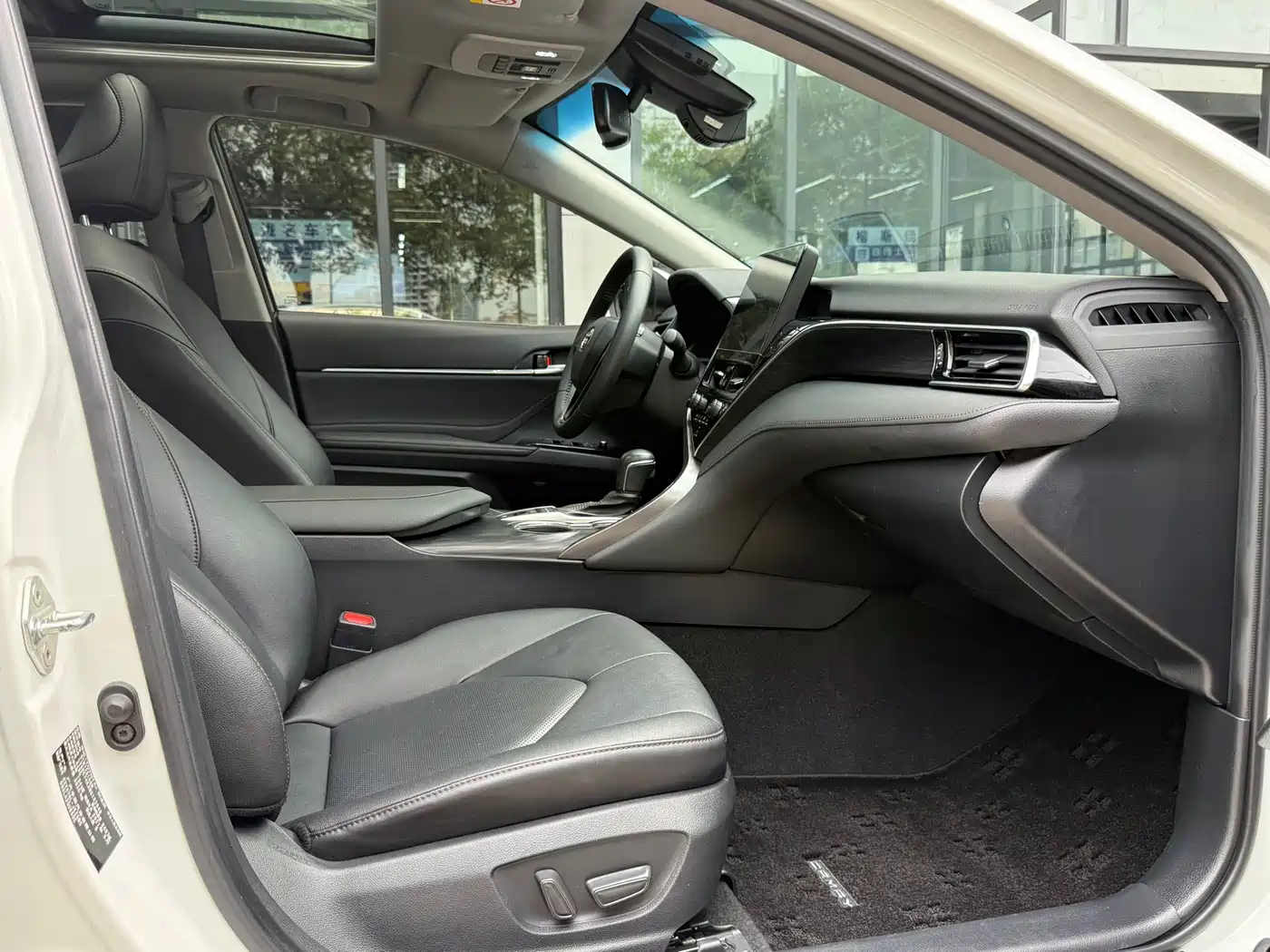 Toyota Camry 2021 2.5G Luxury Edition фото 16