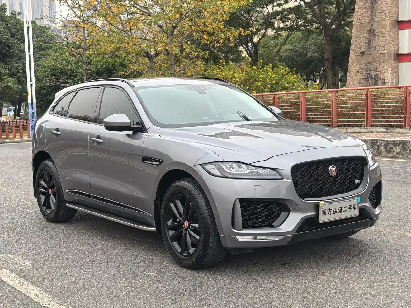 Jaguar F-PACE 2020 2.0T R-Dynamic SE фото 3