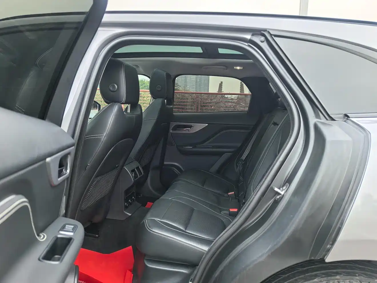 Jaguar F-PACE 2020 2.0T R-Dynamic SE фото 13