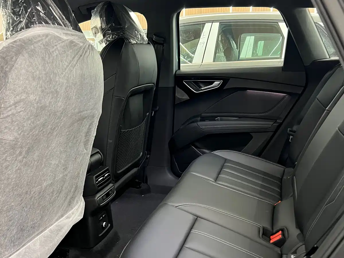 Фото 3 - Audi Q4 e-tron