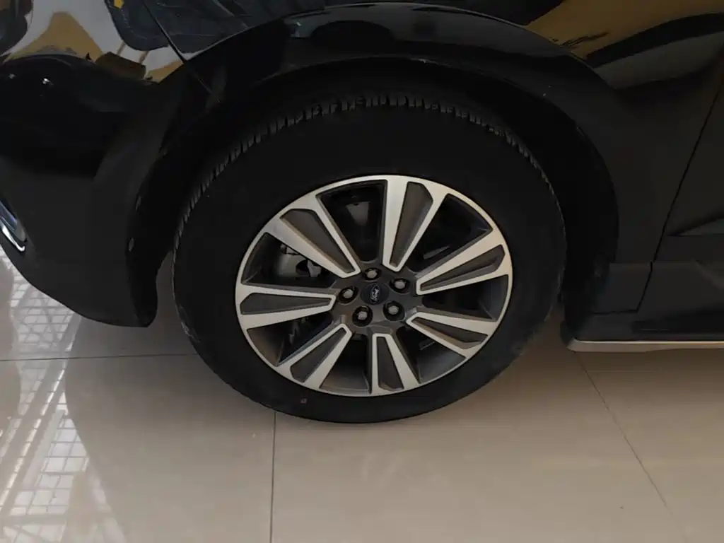 Ford Edge 2022 2021 PLUS EcoBoost 245 FWD Platinum Sharp 5-seater
