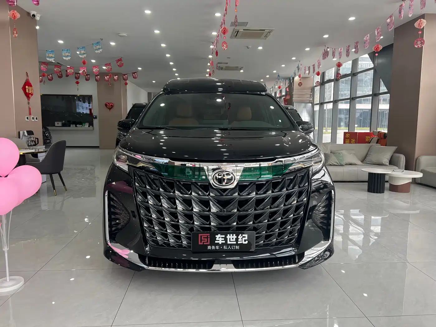 Toyota Granvia 2024 2.5L Hybrid Comfort фото 2