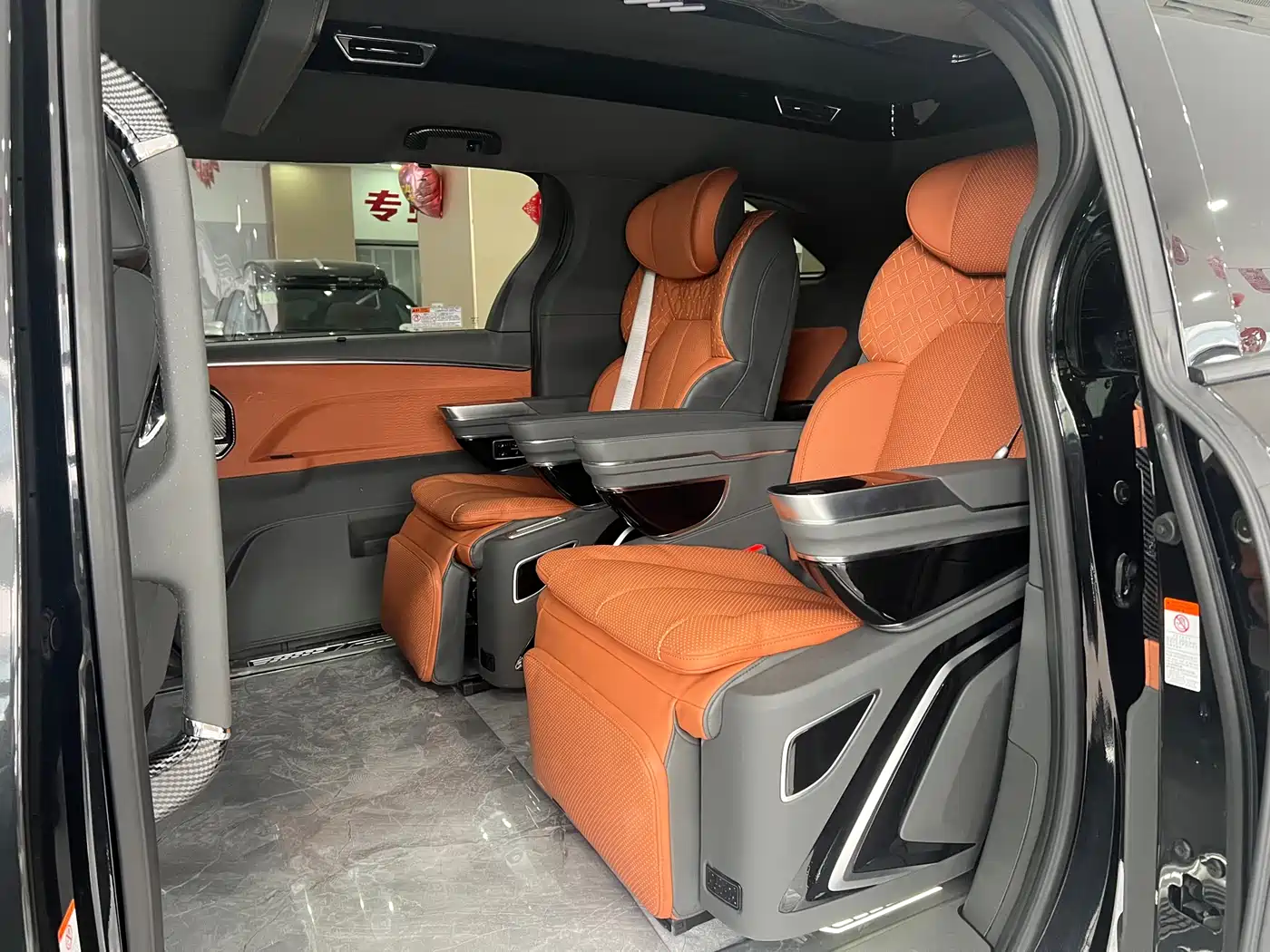 Toyota Granvia 2024 2.5L Hybrid Comfort фото 12