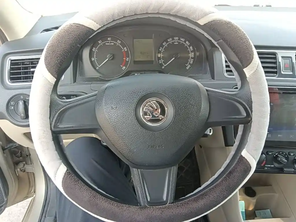 Photo 11 - Škoda Rapid
