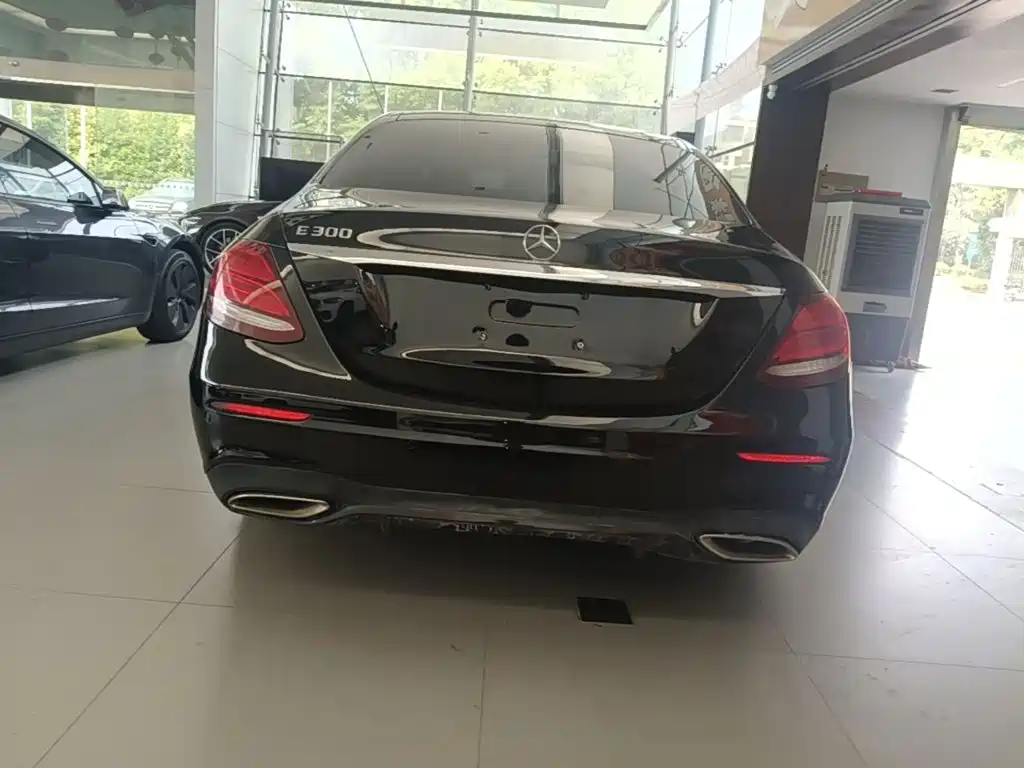Фото 6 - Mercedes-Benz E-Class