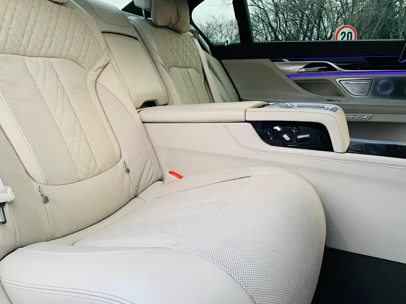 BMW 7 Series 2016 750Li xDrive 4-Seater фото 15