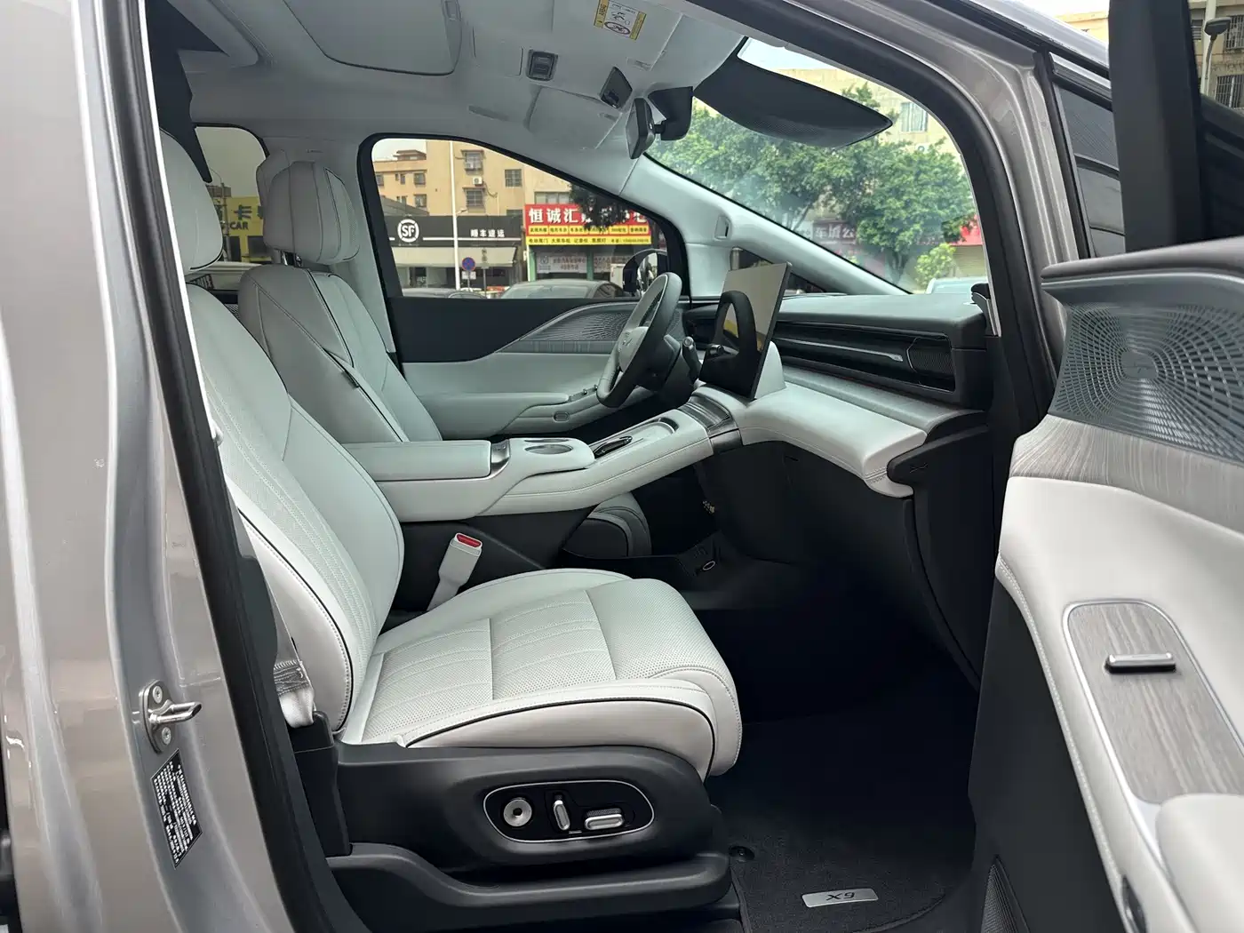 XPeng X9 2025 2025 Extended Range Edition