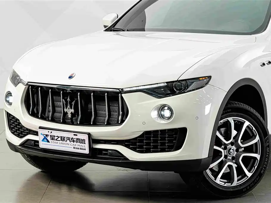 Photo 2 - Maserati Levante