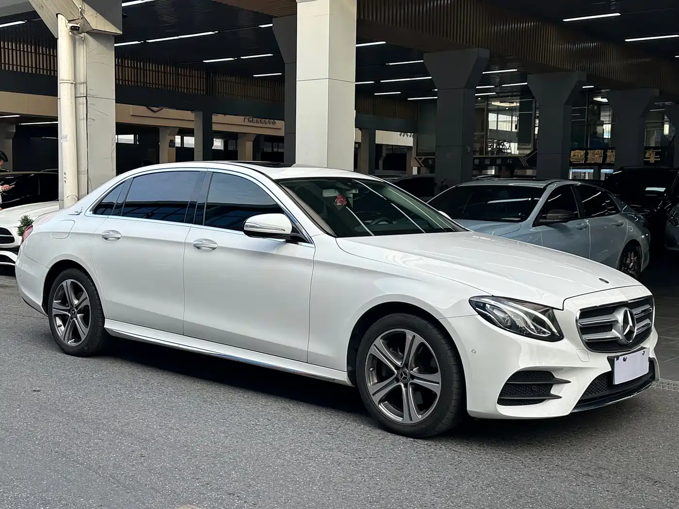 Mercedes-Benz E-Class 2016 E 200 L Sport Type фото 9