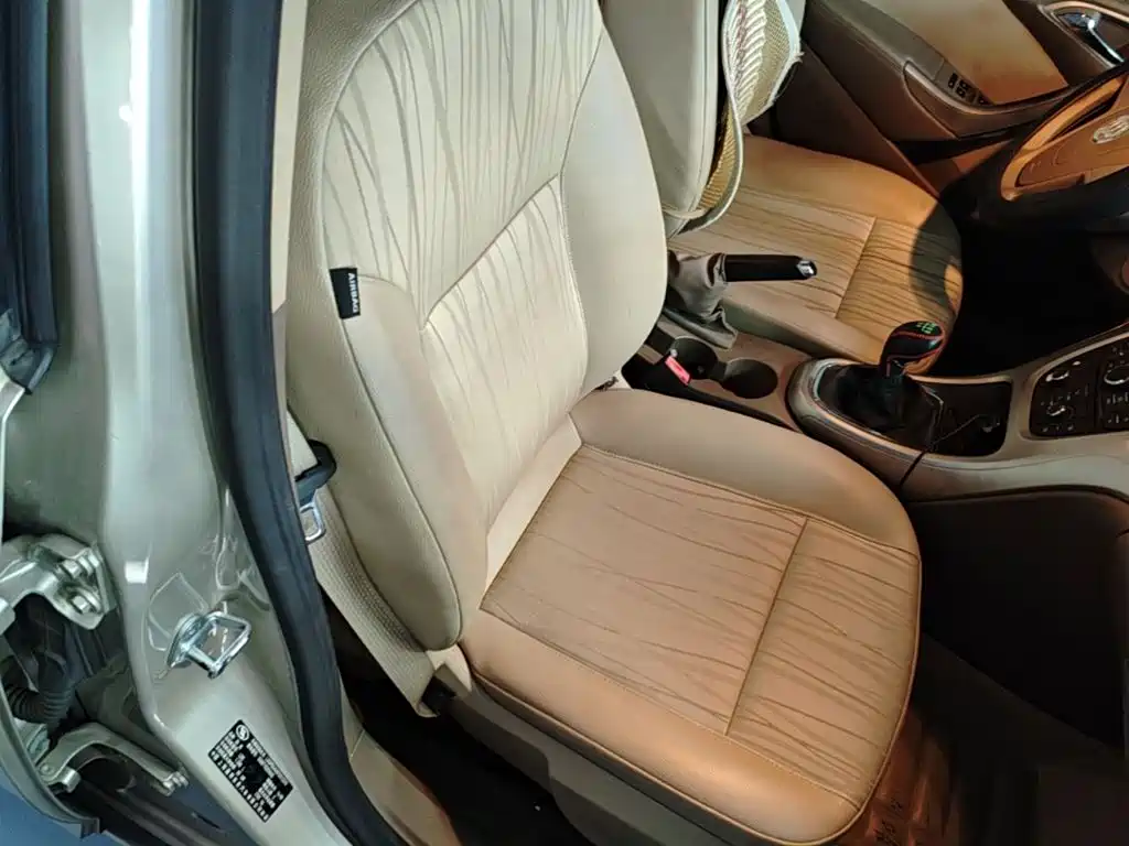 Фото 25 - Buick Excelle