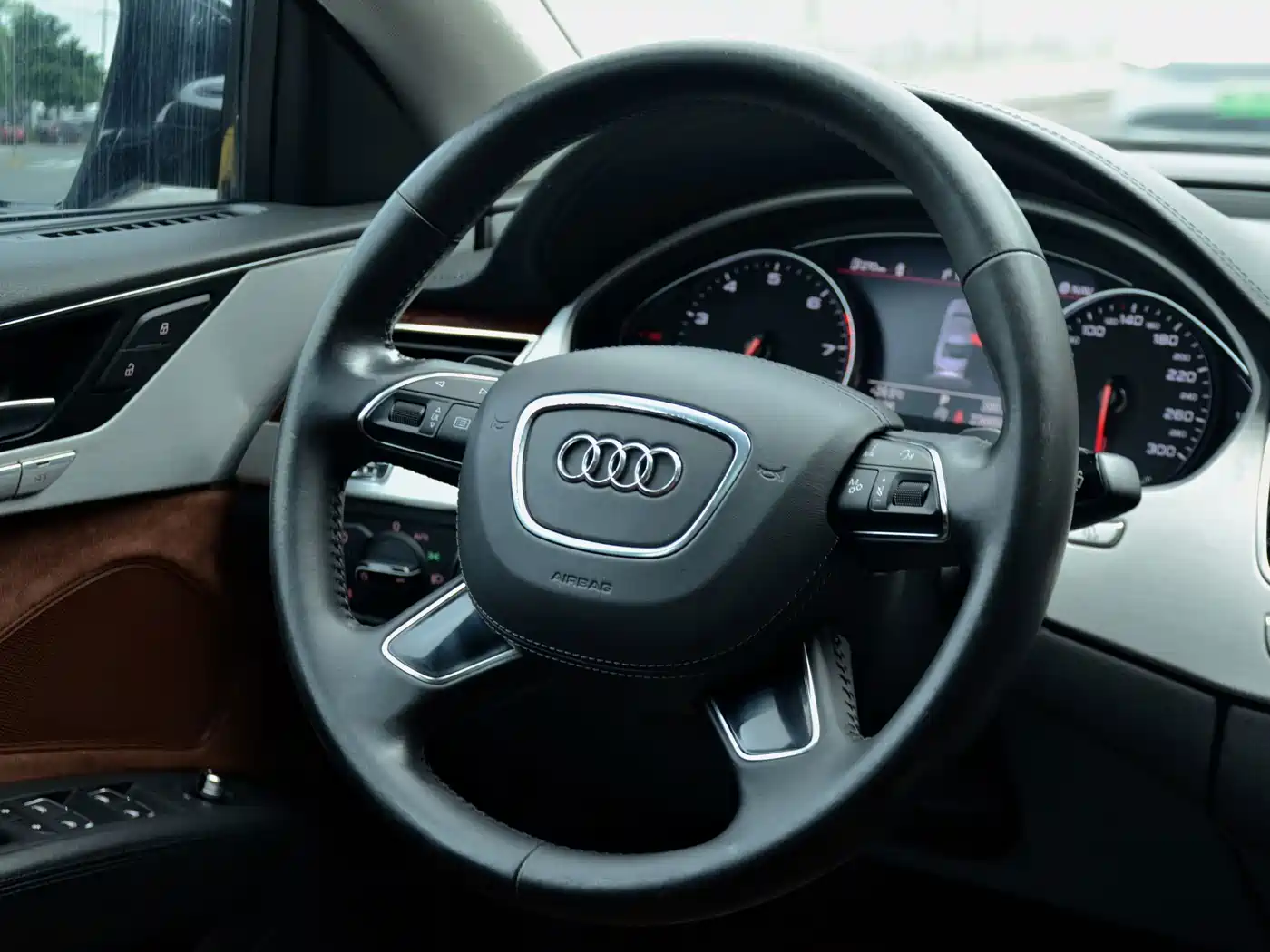 Фото 14 - Audi A8