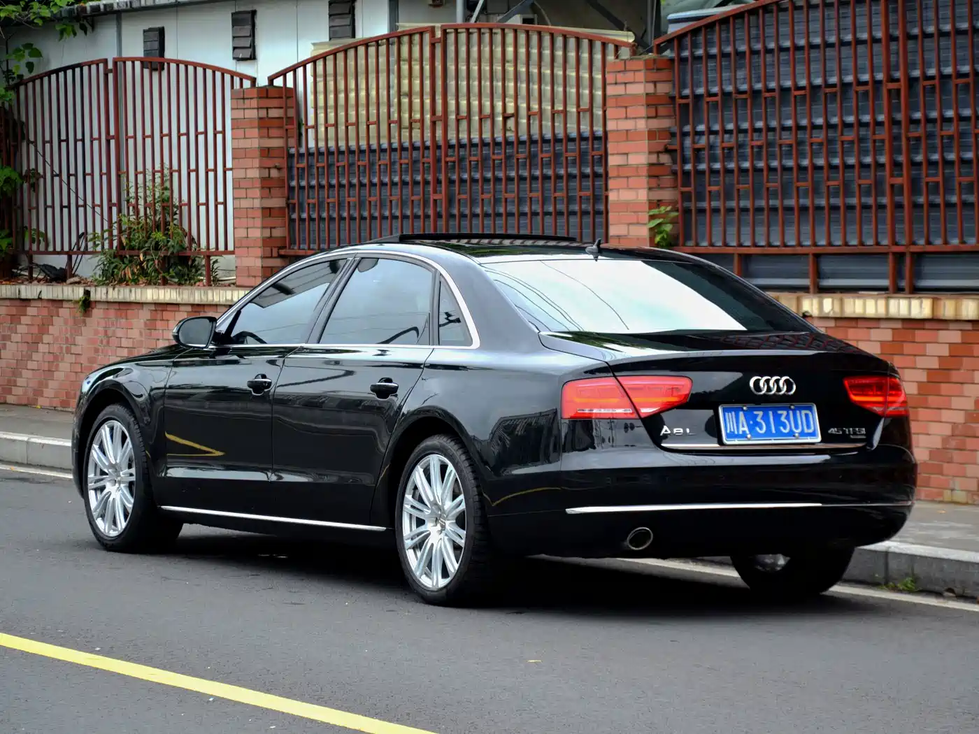 Фото 4 - Audi A8