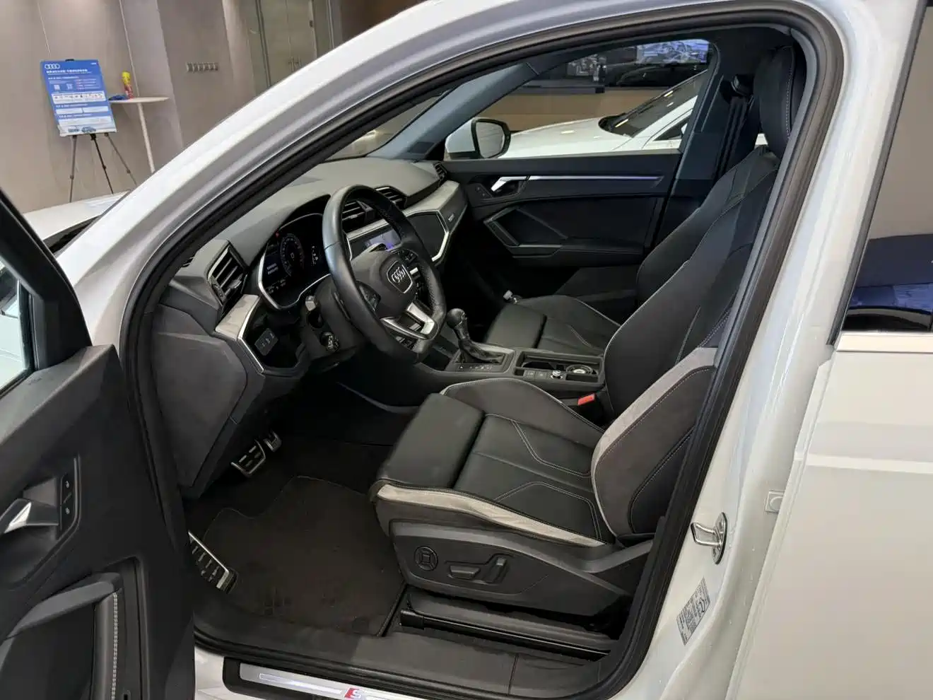 Audi Q3 2024 40 TFSI Fashion Sport фото 13