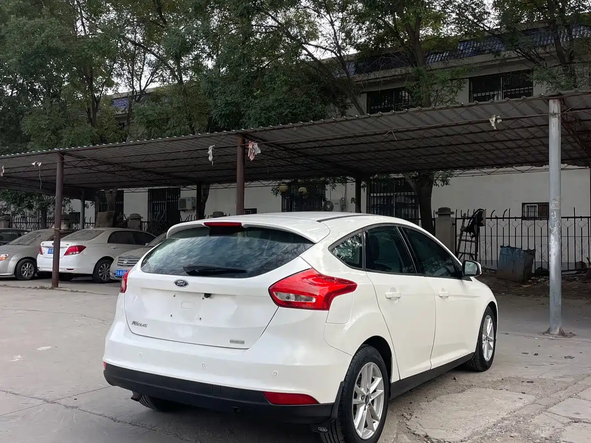 Фото 4 - Ford Focus