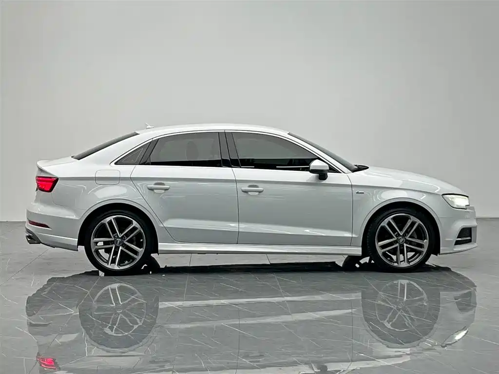 Audi A3 2018 30th Anniversary Limousine 35 TFSI Sport фото 7