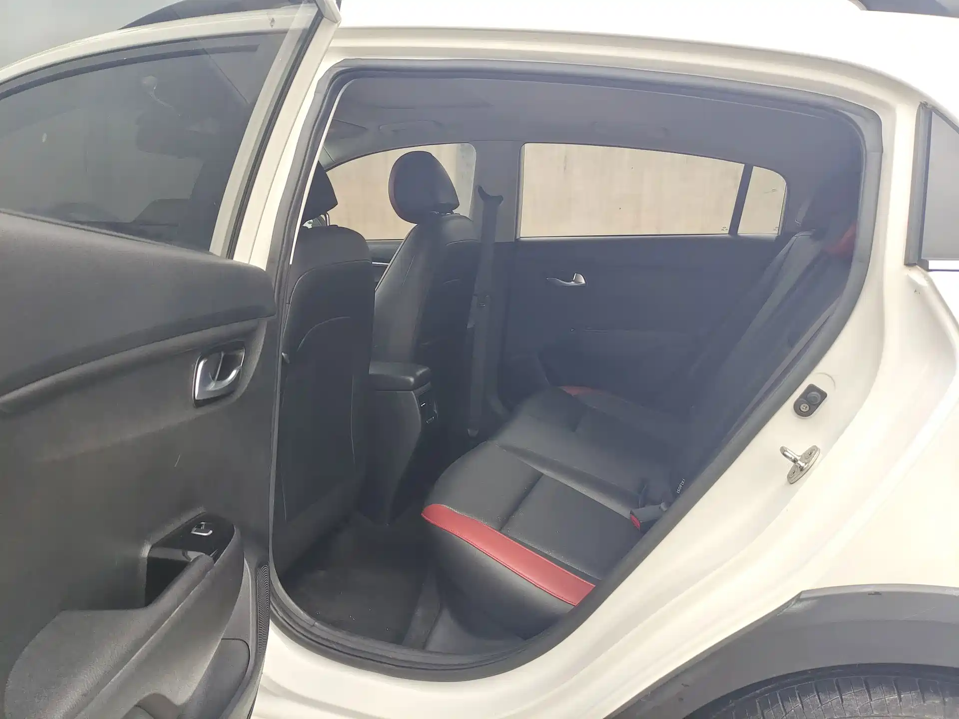 Photo 8 - Kia KX CROSS