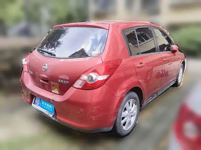 Nissan Tiida 2008 1.6L Automatic Fashion — фото 5