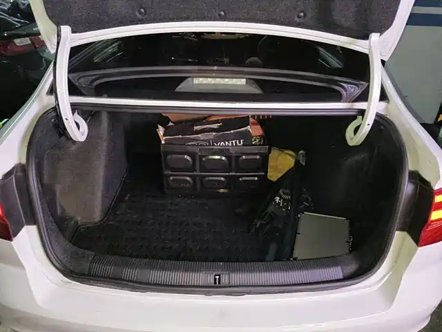 Volkswagen Bora 2018 1.5L Automatic Comfort — фото 4